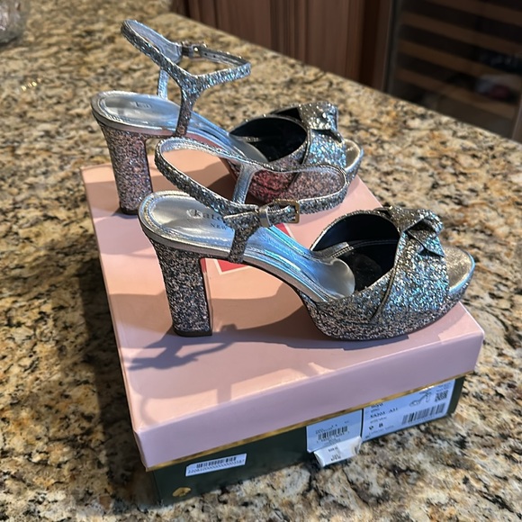 Kate spade platform heel. Size 9 includes Vivian Lou high heel inserts. - Picture 7 of 14
